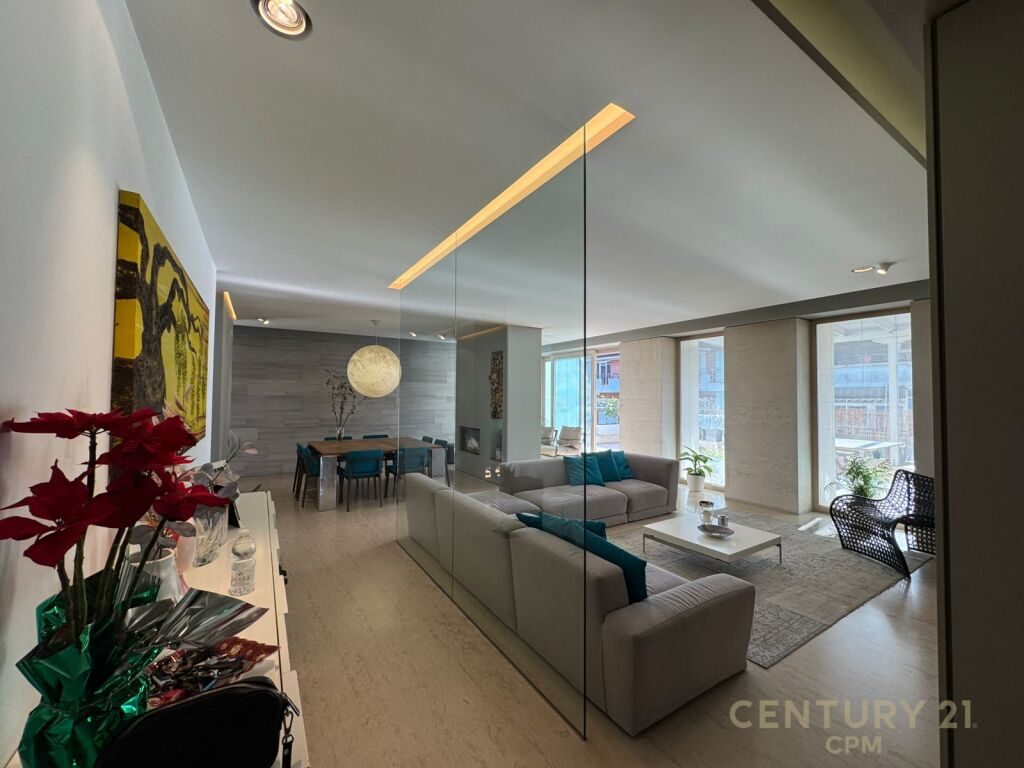 Penthouse 3+1+2 per shitje + 2 poste parkimi per shitje