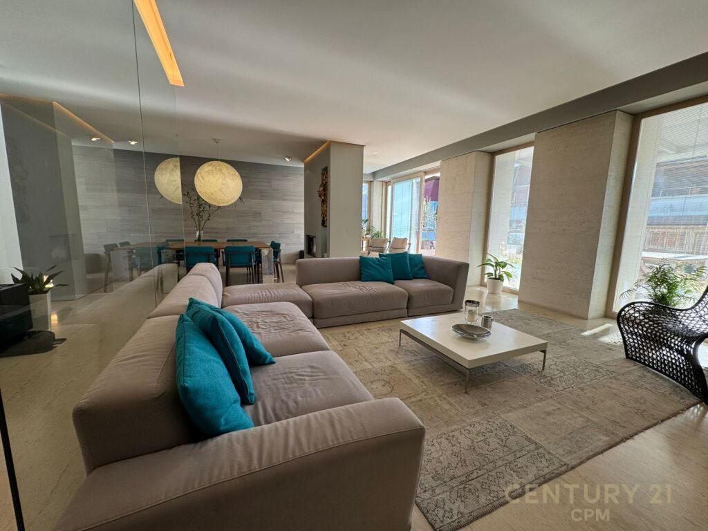 Penthouse 3+1+2 per shitje + 2 poste parkimi per shitje