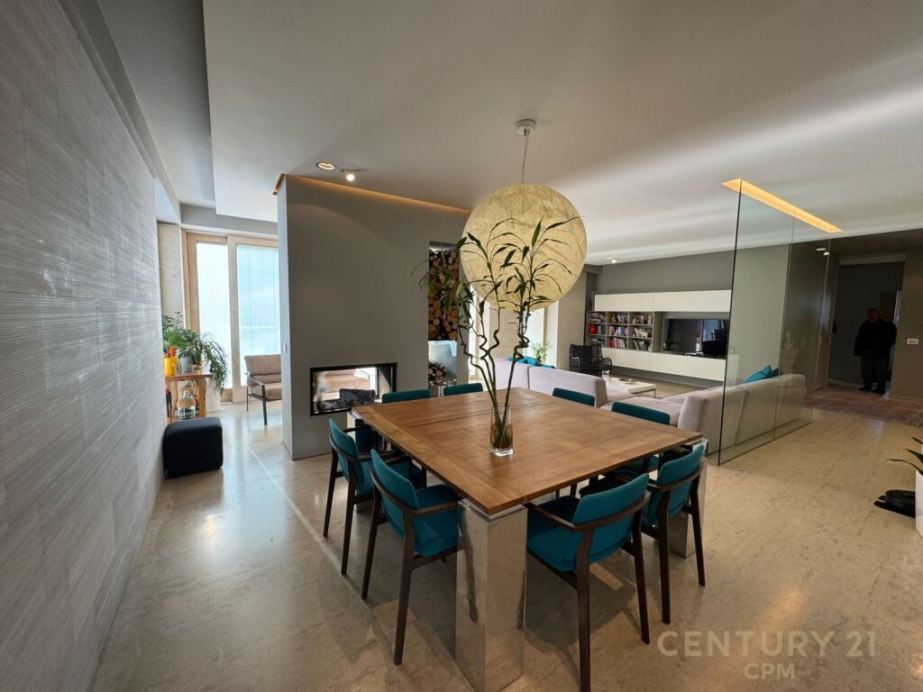 Penthouse 3+1+2 per shitje + 2 poste parkimi per shitje