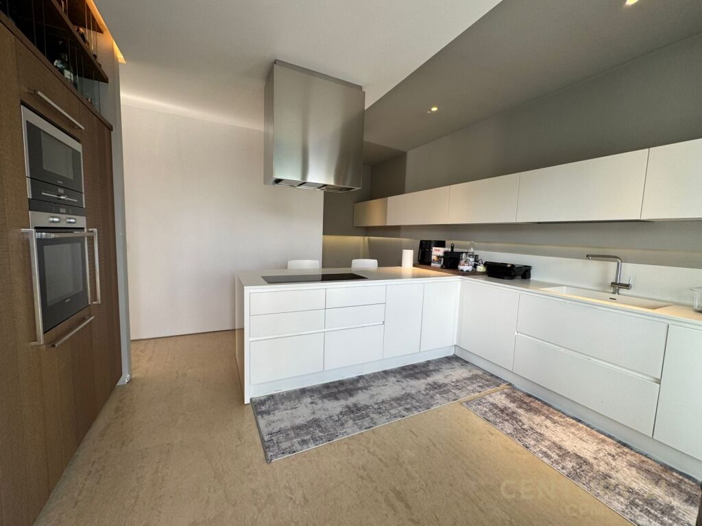 Penthouse 3+1+2 per shitje + 2 poste parkimi per shitje