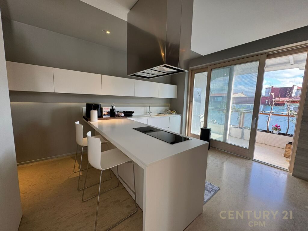 Penthouse 3+1+2 per shitje + 2 poste parkimi per shitje