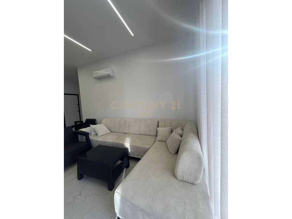 SHITET APARTAMENTI 1+1+VERANDE(45M2) ,NE GOLEM!