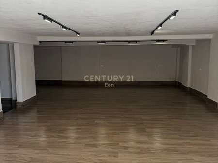 SHITET AMBIENT KOMERCIAL NE PLAZH, ILIRIA !