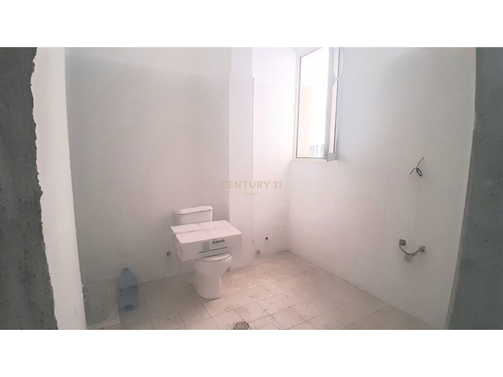 SHITET APARTAMENT 2+1+2 PRANE KINOTEATRIT ,VLORE!!!