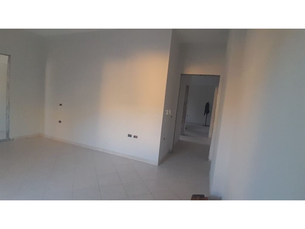 SHITET APARTAMENT 2+1+2 PRANE KINOTEATRIT ,VLORE!!!