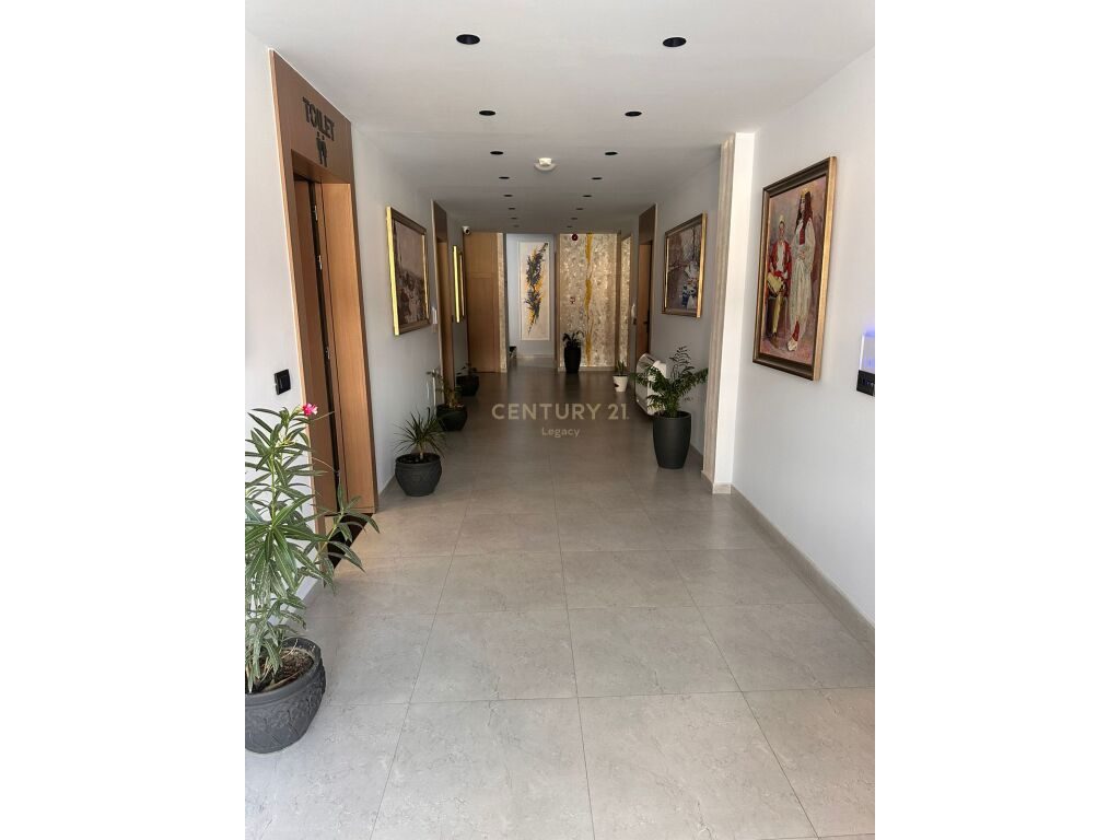 *Shitet Hotel* 
në një nga zonat më të preferuara të Tiranës, një mundësi e shkëlqyer investimi në zemër të kryeqytetit!...