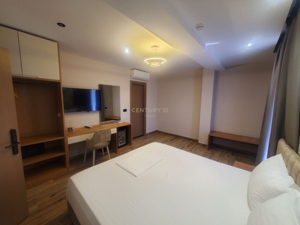 *Shitet Hotel* 
në një nga zonat më të preferuara të Tiranës, një mundësi e shkëlqyer investimi në zemër të kryeqytetit!...