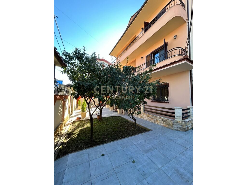 Japim me qera 2 kate te nje vile me oborr ne Don Bosco , Tiranë - 2000€ | 260 m² + 152 m2 oborr
