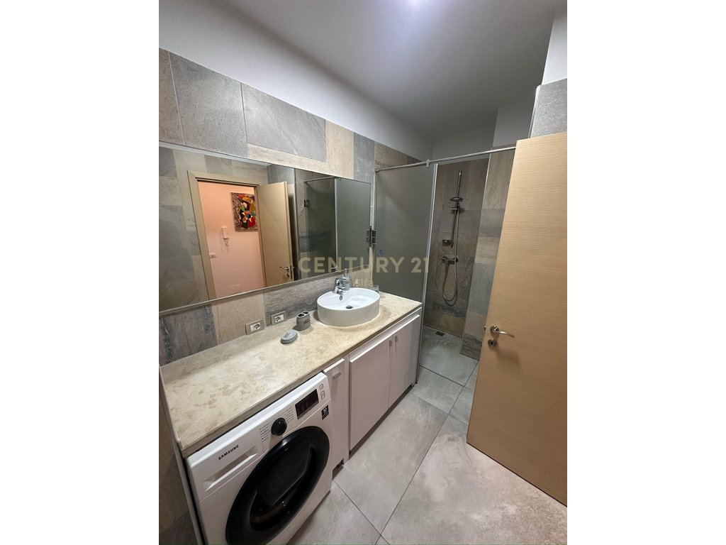 Jepet me Qira Apartament 2+1 – Ring Center, Zogu i Zi, Tiranë
