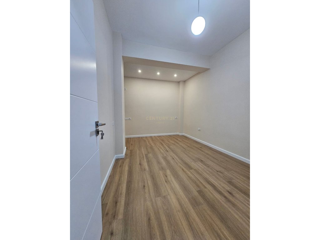 🏡 SHITET APARTAMENT 1+1 – RRUGA E KAVAJËS, TIRANË