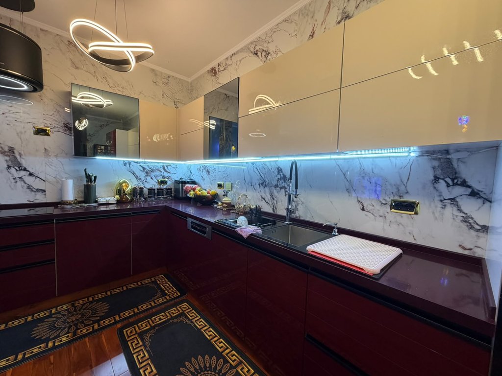 Në zemër të Bllokut, Shesim apartament 1+1