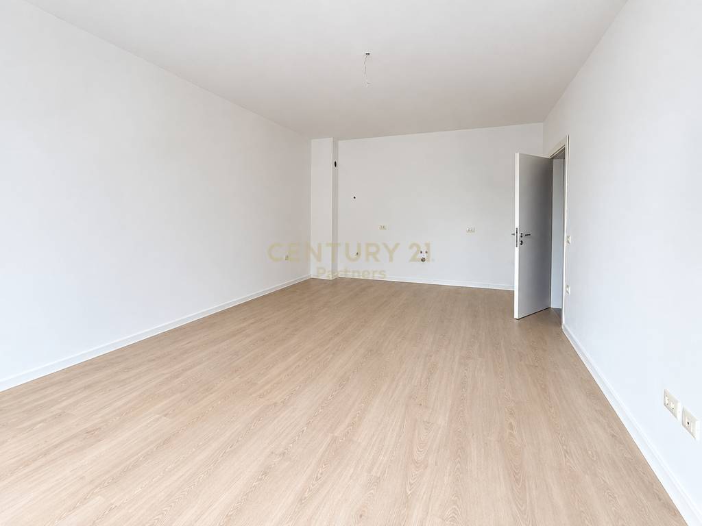 SHITET APARTAMENT 1+1 NË PALLAT TË RI, GATI PËR BANIM!