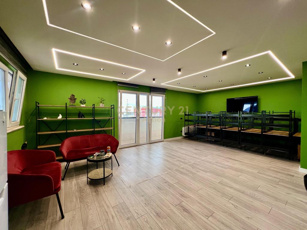 🏢 QIRA, ZYRË MODERNE - 📐 180 M2 me POST PARKIMI & PAMJE, PORCELAN‼️