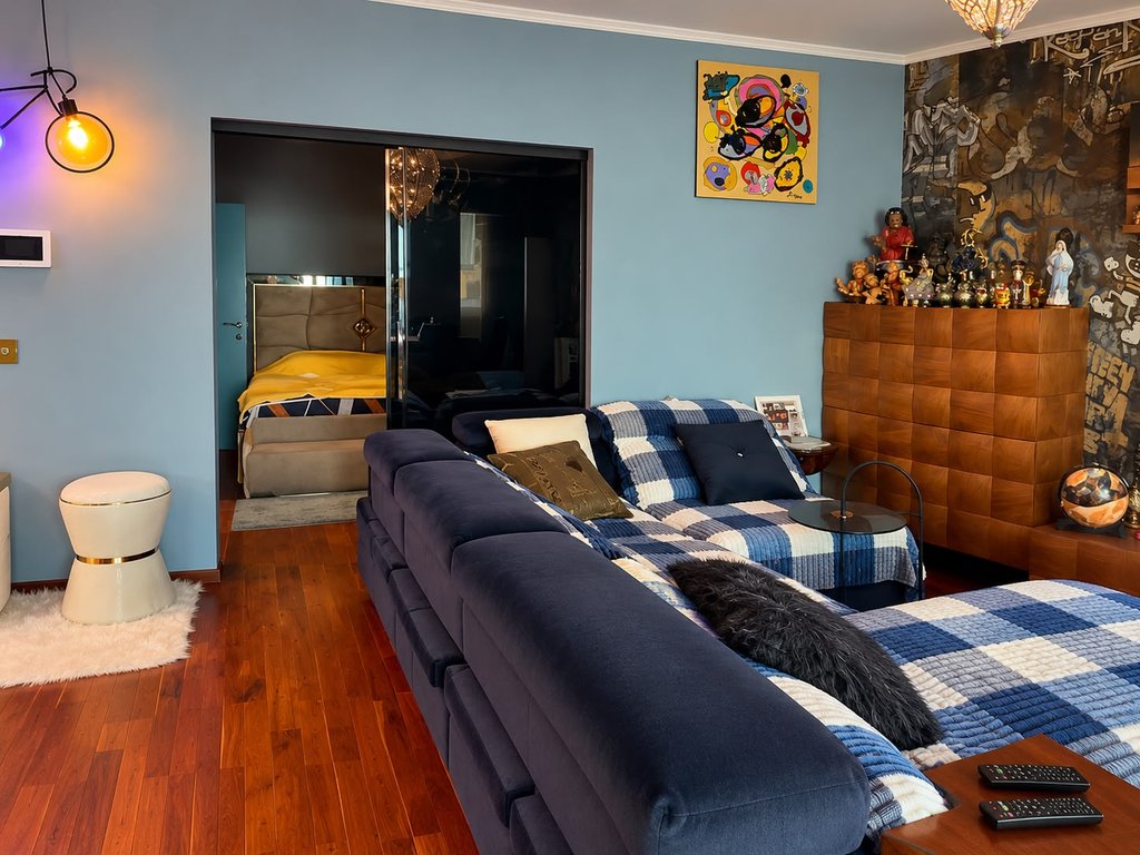 Në zemër të Bllokut, Shesim apartament 1+1