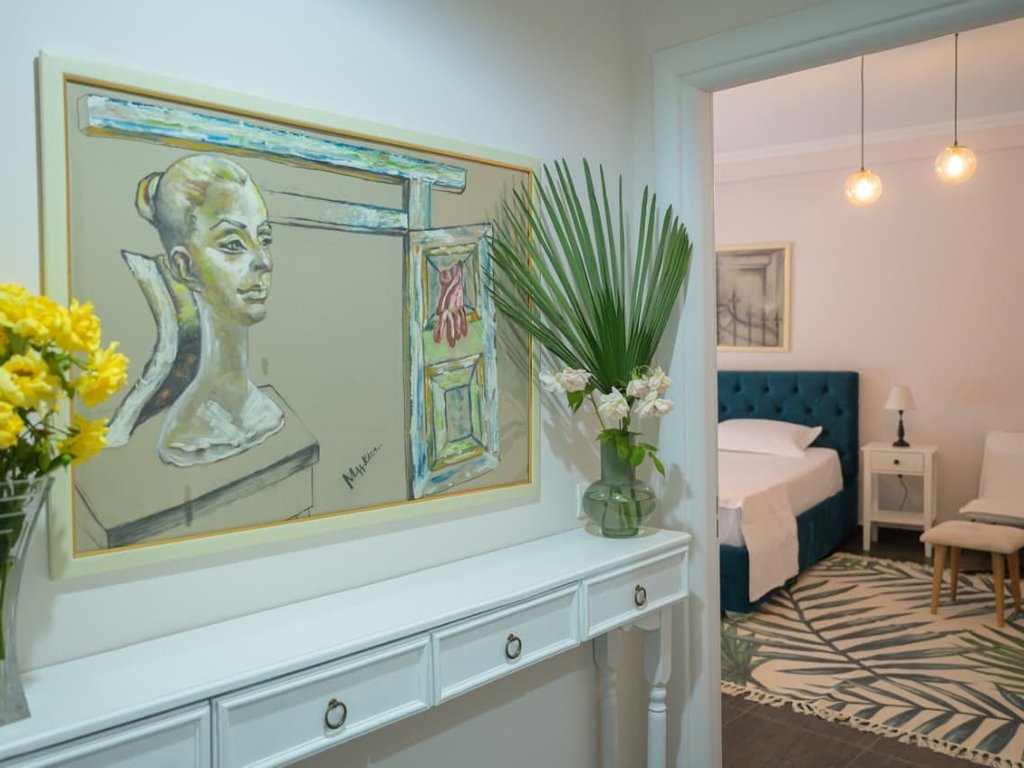 🏡 SHITET APARTAMENT 3+1 NË RRUGËN E BARRIKADAVE – INVESTIM ME POTENCIAL TË LARTË!