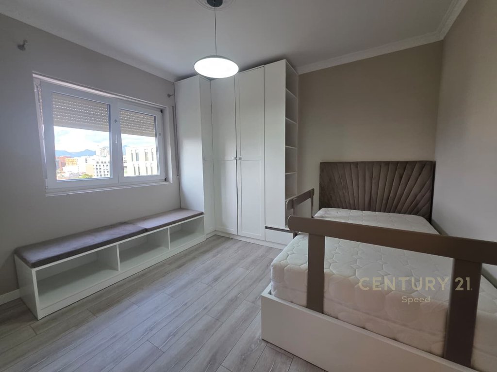 Jepet me Qira Apartament 2+1+2 me post parkimi pranë shkollës Harry Fultz!