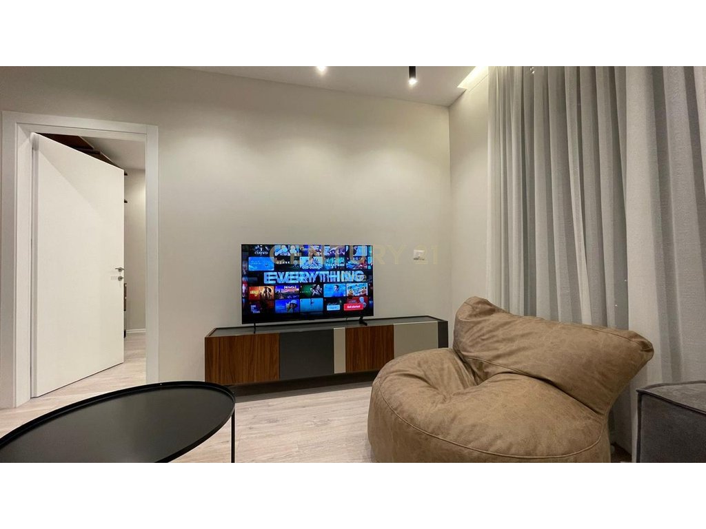JEPET ME QIRA APARTAMENT 1 + 1 + POST PARKIMI TEK LAKE VIEW !