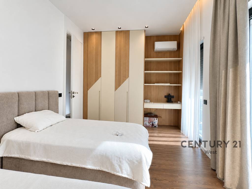 JEPET ME QIRA APARTAMENT 3+1+2 ME VERANDË & GARAZH PRIVAT | "GREY STONE" RESIDENCE – LIQENI I THATË