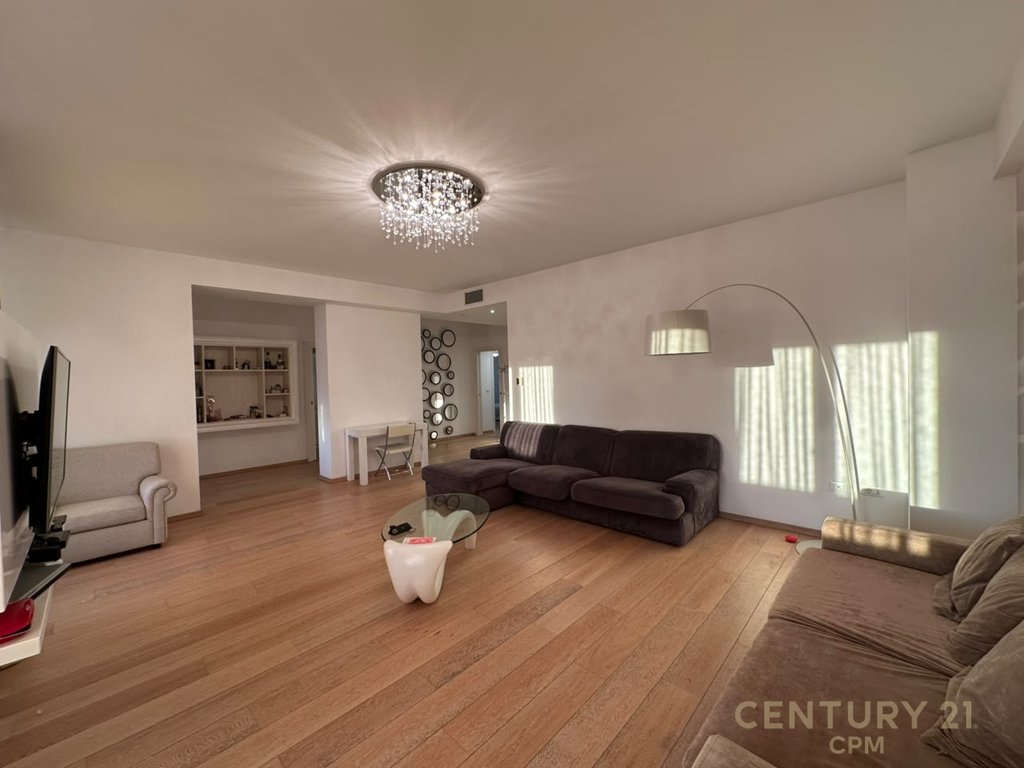 Apartament 3+1+2+ Post Parkimi Per Qira Tek Rruga E Bogdaneve!
