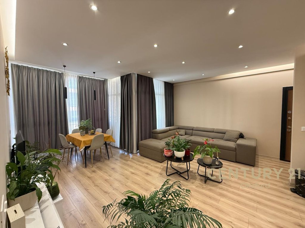 SHESIM APARTAMENT 2+1+2 TEK USLUGA, BULEVARDI I RI, TIRANË!