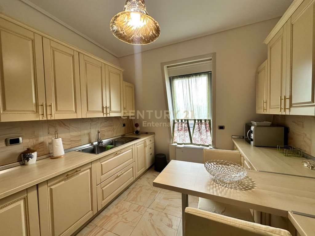 Jepet  Apartament 2+1 Me Qira Tek Ish Garda