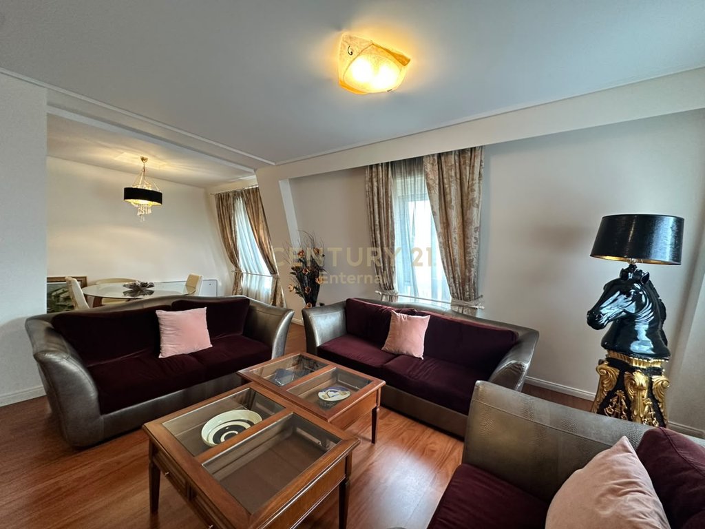 Jepet  Apartament 2+1 Me Qira Tek Ish Garda