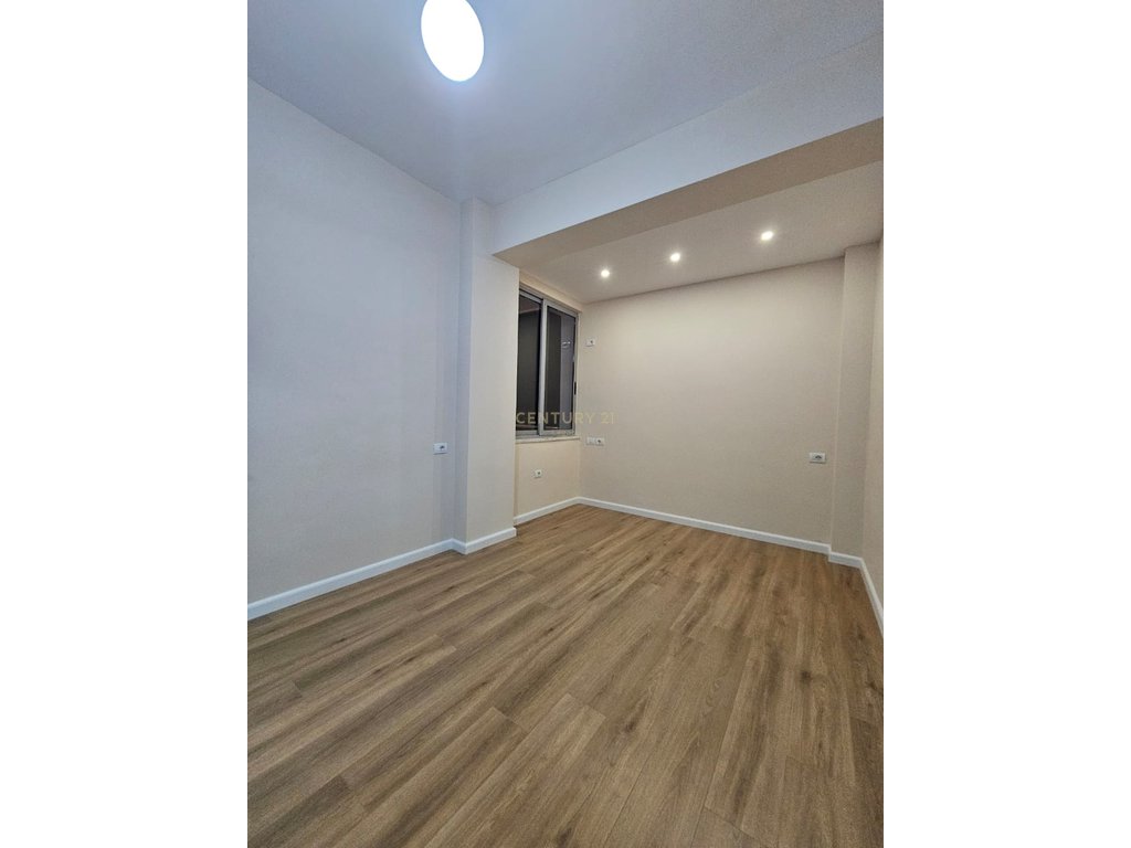 🏡 SHITET APARTAMENT 1+1 – RRUGA E KAVAJËS, TIRANË