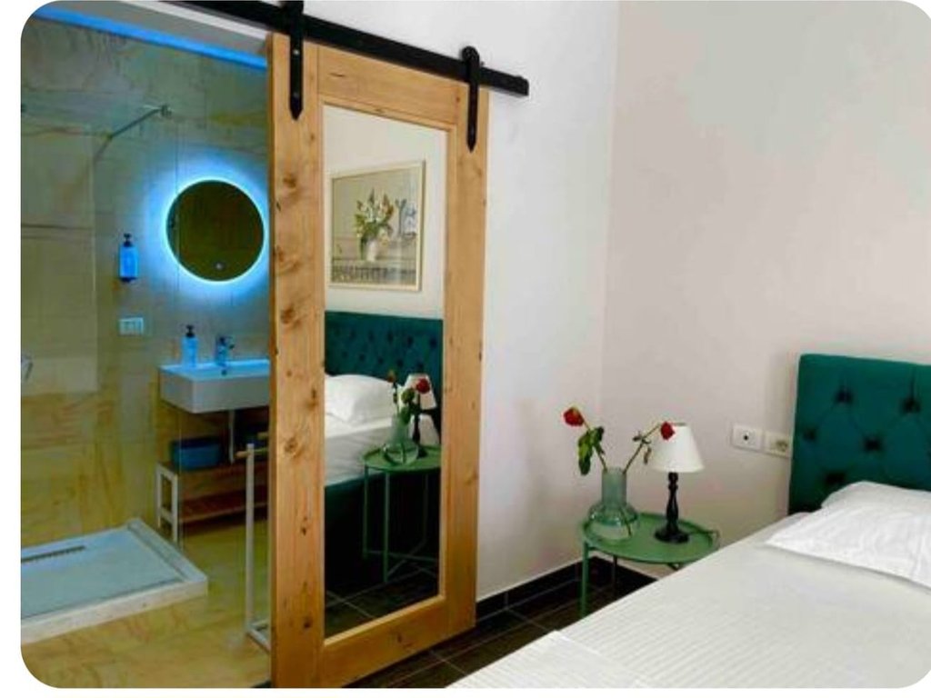 🏡 SHITET APARTAMENT 3+1 NË RRUGËN E BARRIKADAVE – INVESTIM ME POTENCIAL TË LARTË!