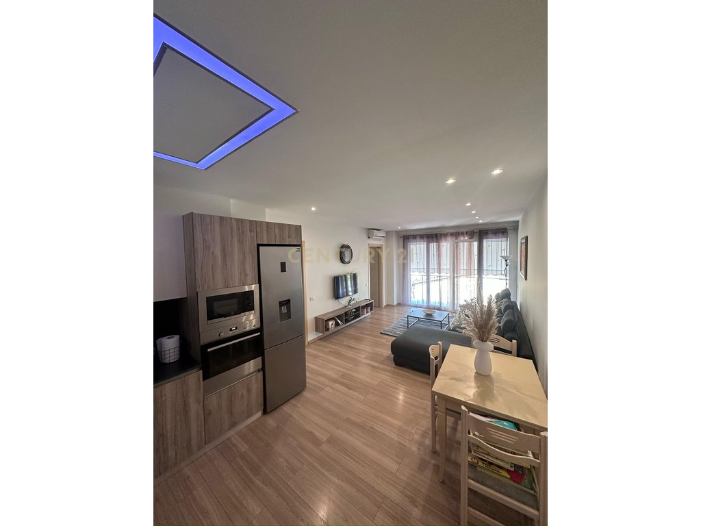 Jepet me Qira Apartament 2+1 – Ring Center, Zogu i Zi, Tiranë