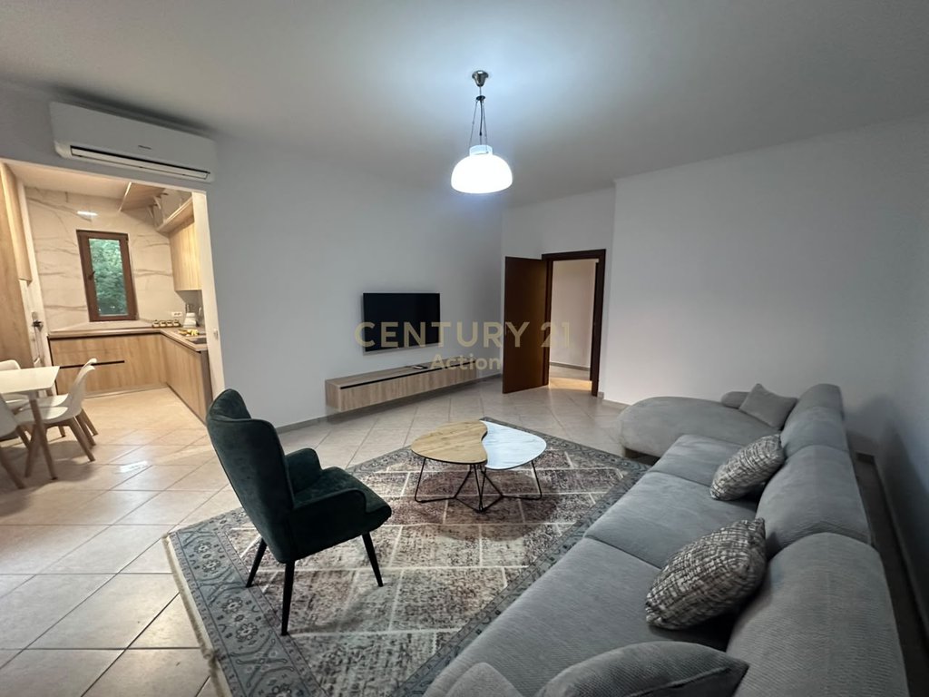 Apartament 2+1 me qira në Bulevardin Zogu i Pare / Qendër!
