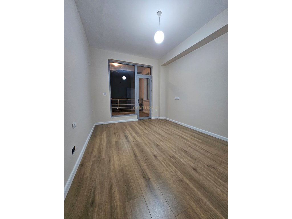 🏡 SHITET APARTAMENT 1+1 – RRUGA E KAVAJËS, TIRANË