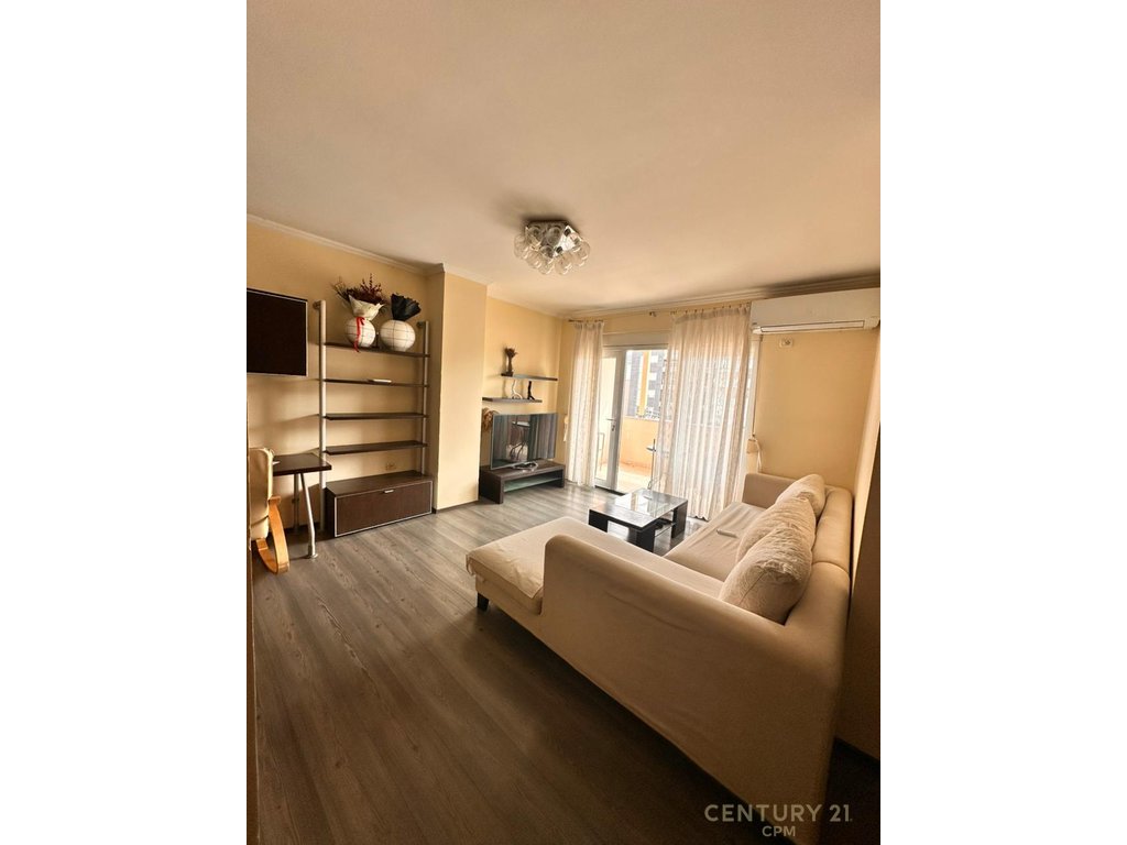 Shitet Apartament Modern 2+1+2 në Ish Blloku, Tiranë