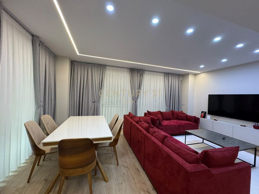 APARTAMENT MODERN PER QIRA PRANE ARENES KOMBETARE!