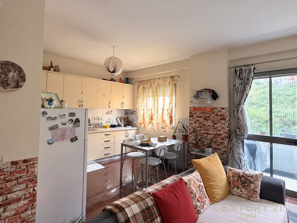 SHITET APARTAMENT 2+1+2 TEK KOPSHTI BOTANIK!