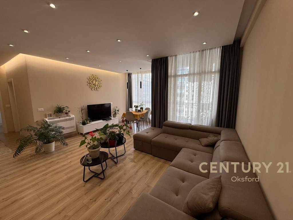 SHESIM APARTAMENT 2+1+2 TEK USLUGA, BULEVARDI I RI, TIRANË!