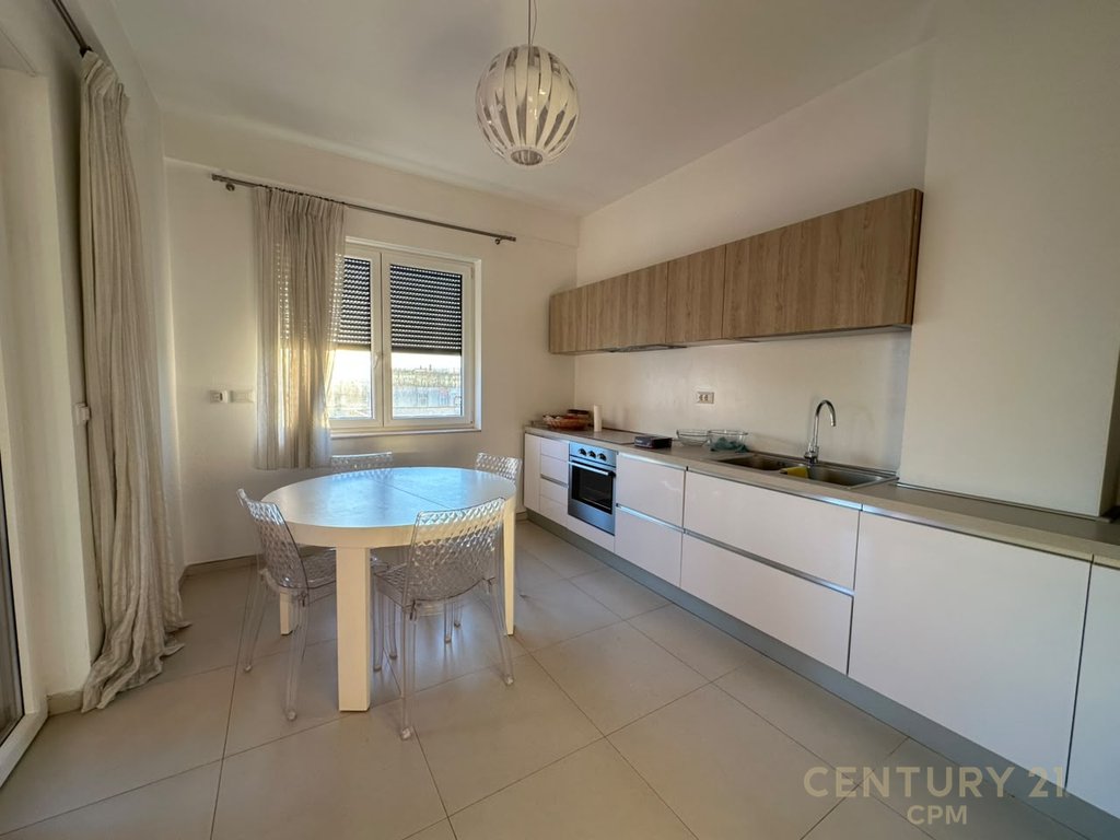 Apartament 3+1+2+ Post Parkimi Per Qira Tek Rruga E Bogdaneve!