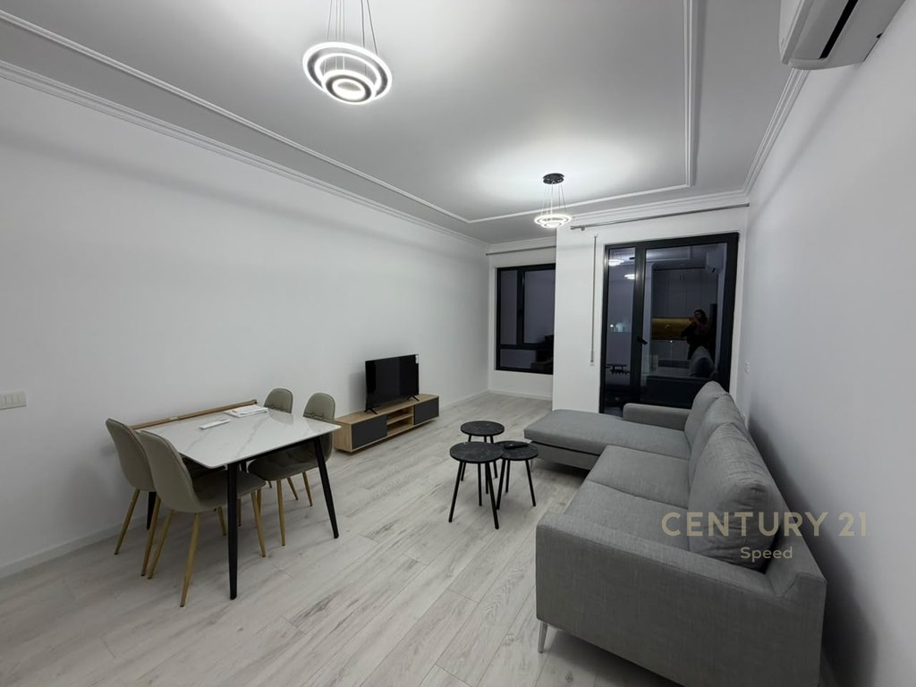 Jepet me qira apartament 2+1+2+post parkimi në Rrugën "5 Maji"!!
