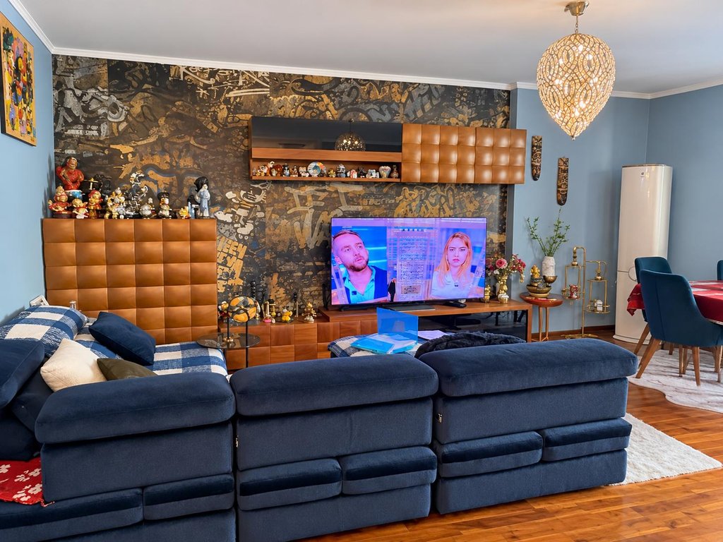 Në zemër të Bllokut, Shesim apartament 1+1