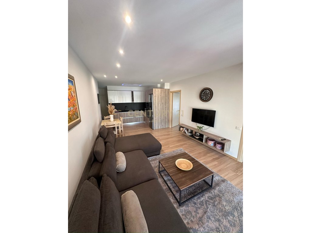 Jepet me Qira Apartament 2+1 – Ring Center, Zogu i Zi, Tiranë