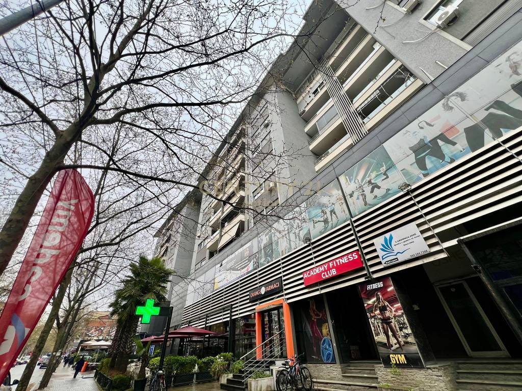 🏢 QIRA, ZYRË MODERNE - 📐 180 M2 me POST PARKIMI & PAMJE, PORCELAN‼️