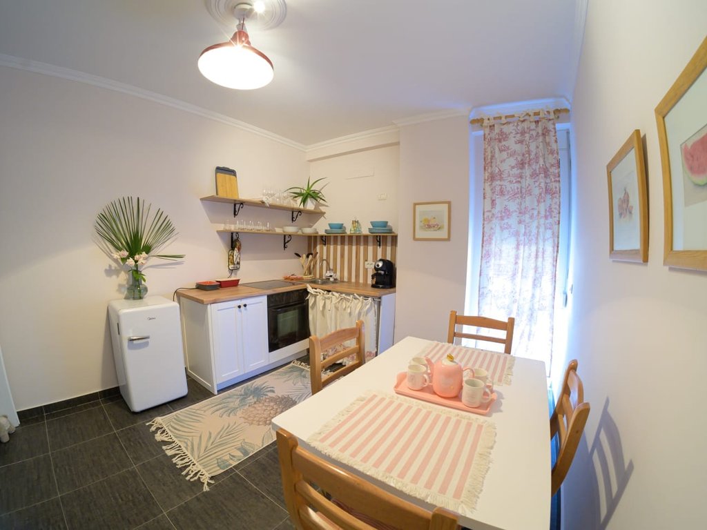 🏡 SHITET APARTAMENT 3+1 NË RRUGËN E BARRIKADAVE – INVESTIM ME POTENCIAL TË LARTË!