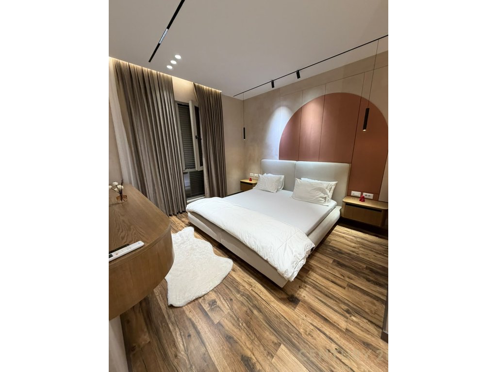 APARTAMENT PER SHITJE 2+1+2+2 POSTE PARKIMI TE KOMPLEKSI DELIJORGJI!