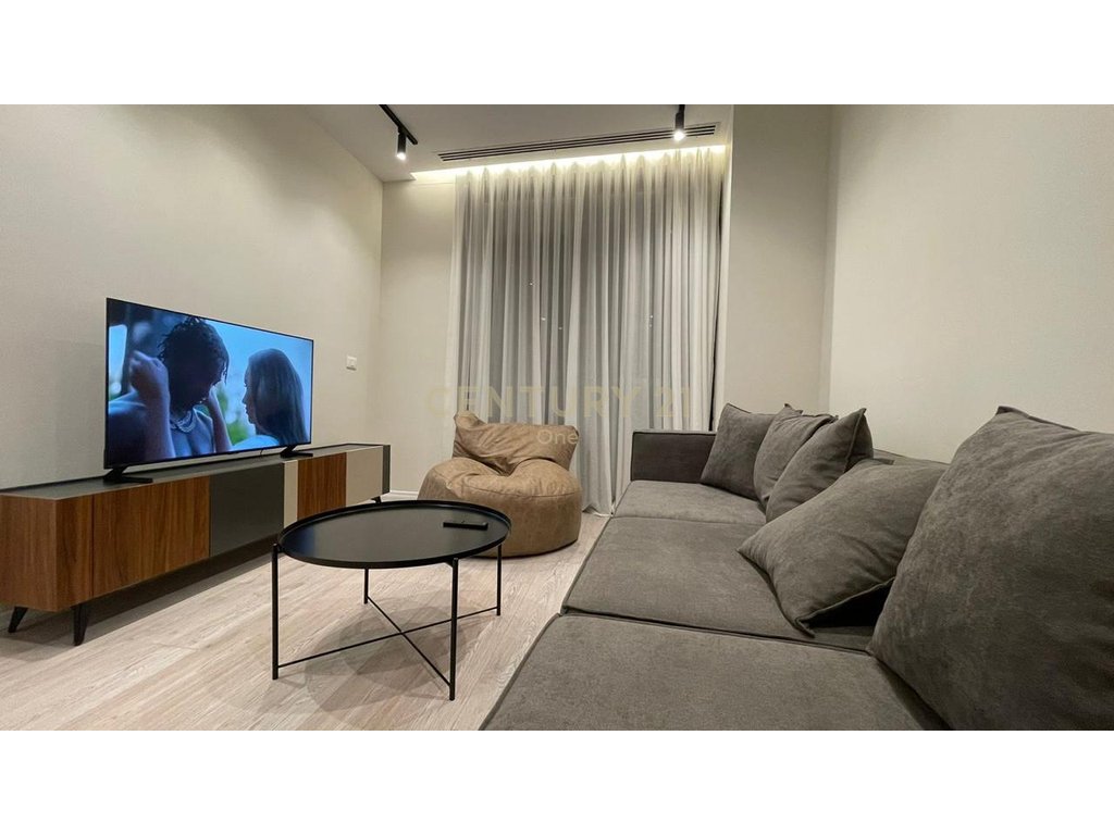 JEPET ME QIRA APARTAMENT 1 + 1 + POST PARKIMI TEK LAKE VIEW !