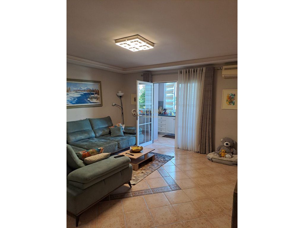 Apartament ne shitje 2+1+2 tek Vasil Shanto