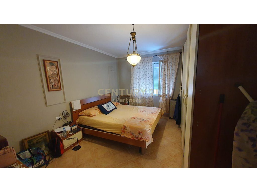 Apartament ne shitje 2+1+2 tek Vasil Shanto