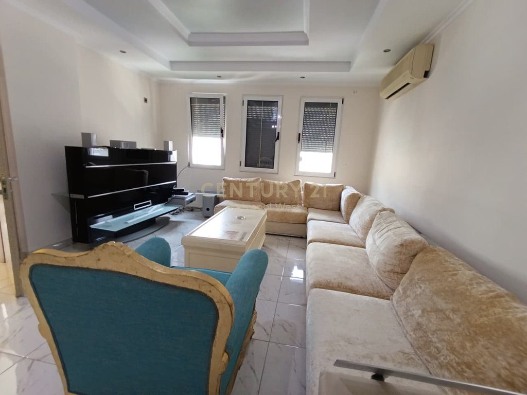 APARTAMENT PER SHITJE 2+1+ GARAZH ( 21 METRA)  NE FRESK !