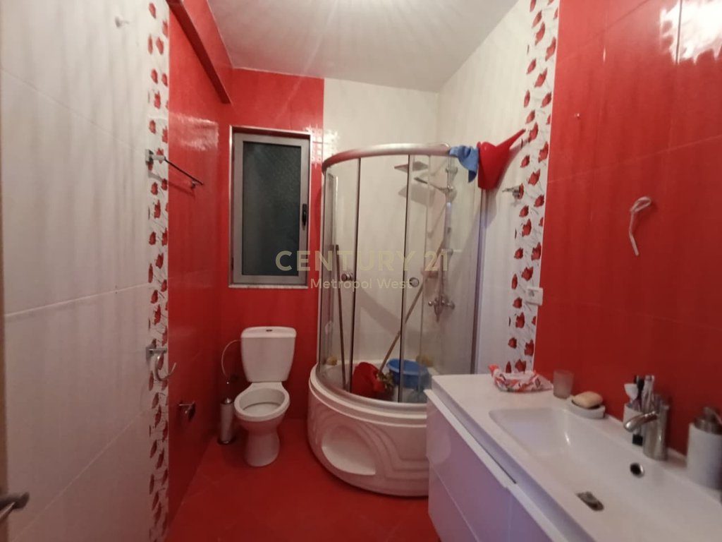 APARTAMENT PER SHITJE 2+1+ GARAZH ( 21 METRA)  NE FRESK !