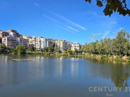 Penthouse per shitje Liqeni i thate