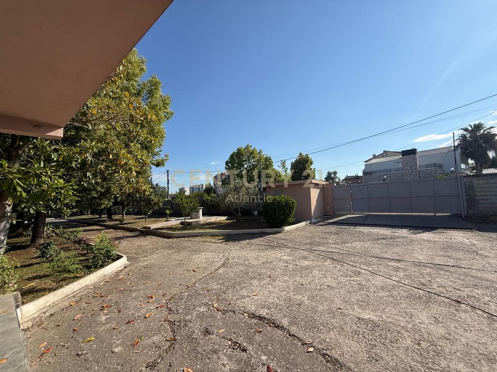 Ambient Komercial Me Qira në  Shijak - 950€ ne muaj!