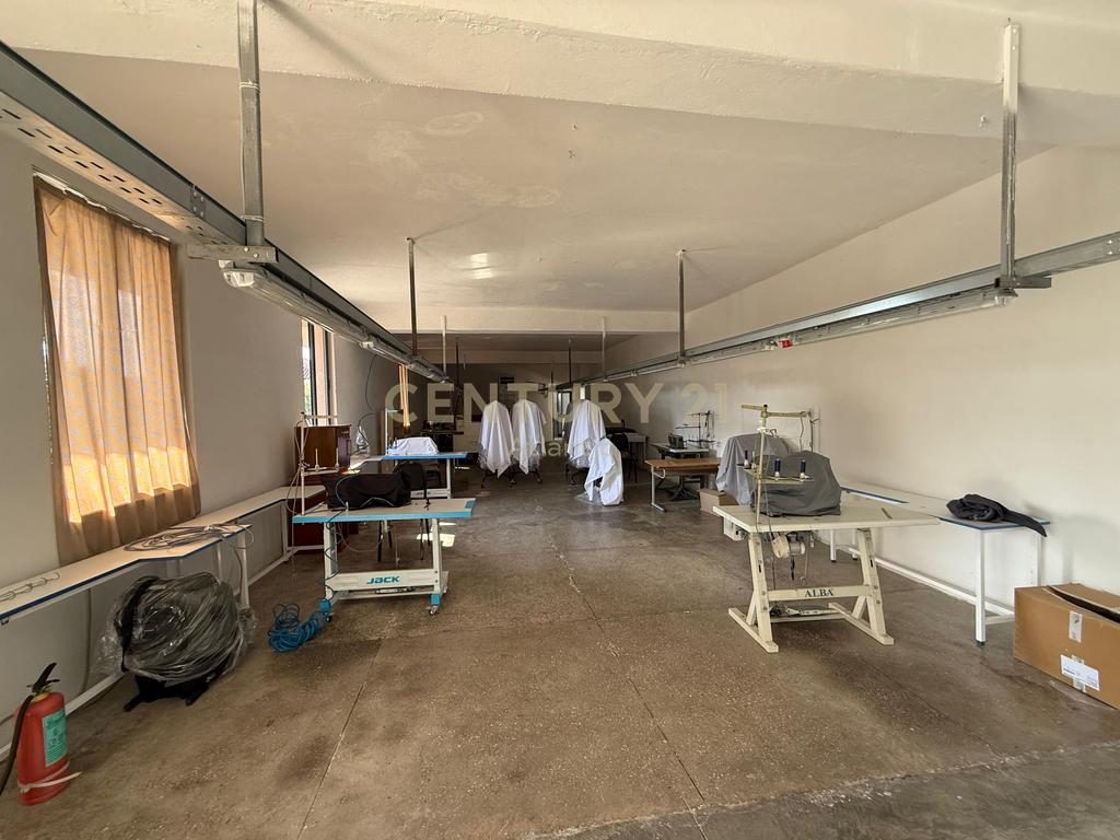 Ambient Komercial Me Qira në  Shijak - 950€ ne muaj!